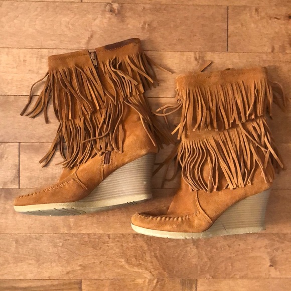 Minnetonka Shoes - Minnetonka Boots